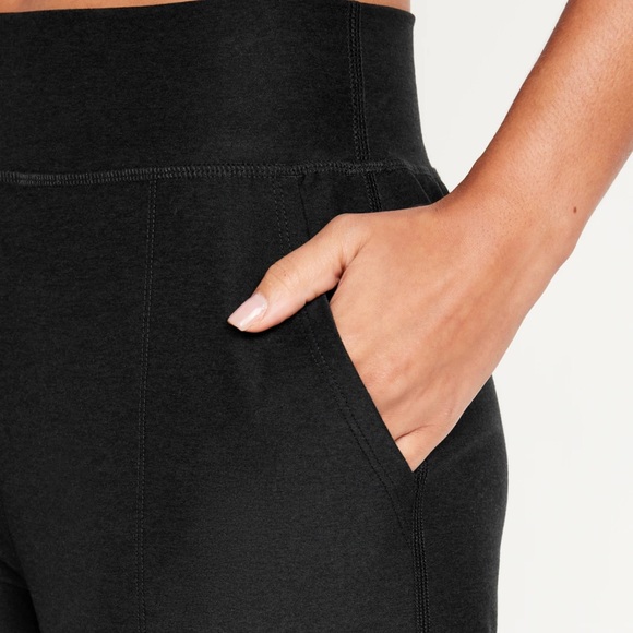 NWT OLD NAVY Extra High-Waisted Cloud+ 7/8 Color: Dark Heathered Gray - Picture 4 of 7